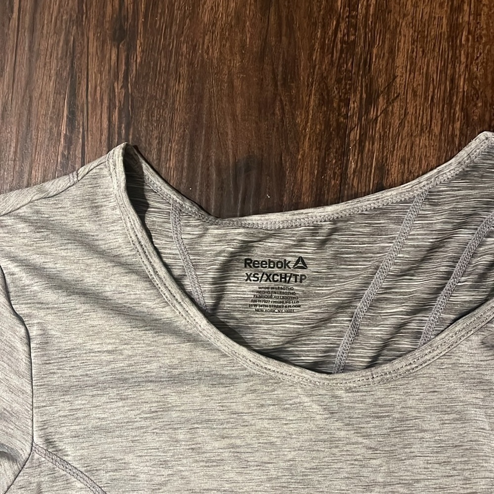 Reebok Women Two-Tone T-Shirt Size XS - Picture 3 of 4